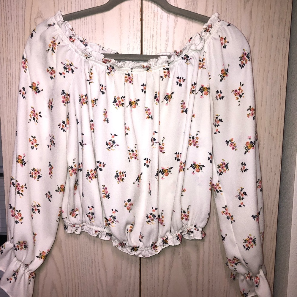 White, long sleeved, size M, Arizona Jeans Co. blouse